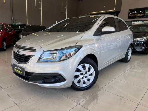 CHEVROLET ONIX 1.4 MPFI LT 8V FLEX 4P MANUAL CHEVROLET ONIX 1.4 MPFI LT 8V FLEX 4P MANUAL